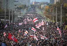 Más de 50.000 personas marchan en Bielorrusia contra Lukashenko 