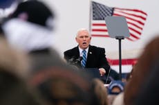 Abogado de Donald Trump pide el fusilamiento de Mike Pence