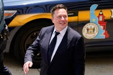 Elon Musk dona millones en acciones de Tesla