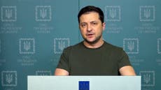 Una intérprete rompe en llanto al traducir el discurso del presidente ucraniano Zelensky