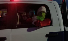 Arrestan al Grinch mientras “intentaba robarse la Navidad”, aseguran autoridades en México