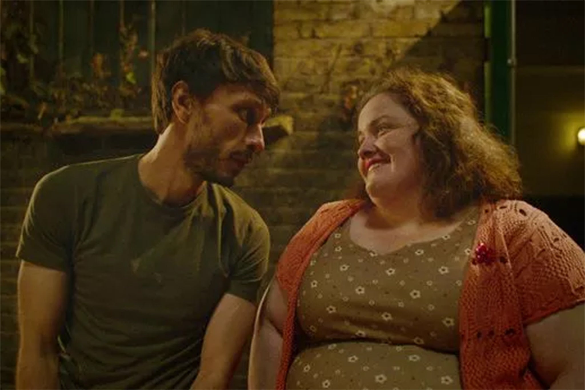 Richard Gadd como Donny y Jessica Gunning como Martha en Baby Reindeer