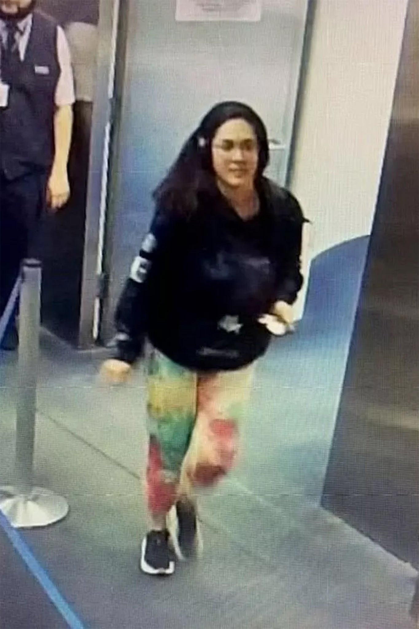 Hannah Kobayashi en las grabaciones de las cámaras de seguridad del aeropuerto de Los Ángeles