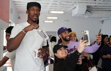 Pat Riley niega que el Heat vaya a ceder en canje a Jimmy Butler