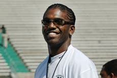 Randy Moss regresa emocionado al plató de ESPN tras su tratamiento contra el cáncer