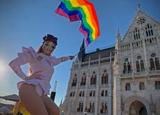 Parlamento de Hungría aprueba ley que prohíbe eventos de orgullo gay