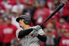Jonrón de 3 carreras de Flores en la 9na da victoria de 6-4 a Gigantes sobre Rojos