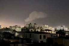 Ataques aéreos de EEUU golpean Yemen durante la noche y matan al menos a tres, dicen rebeldes hutíes