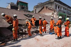 Rescatan a una mujer en Myanmar entre menguantes esperanzas de hallar más sobrevivientes del sismo