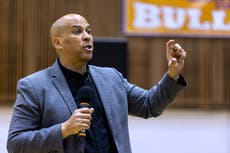 En foro público en Nueva Jersey, Cory Booker insta a actuar para oponerse a agenda de Trump