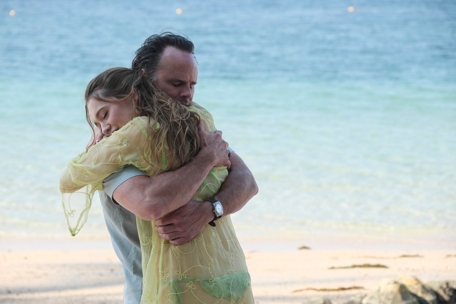 Walton Goggins y Aimee Lou Wood en ‘The White Lotus’
