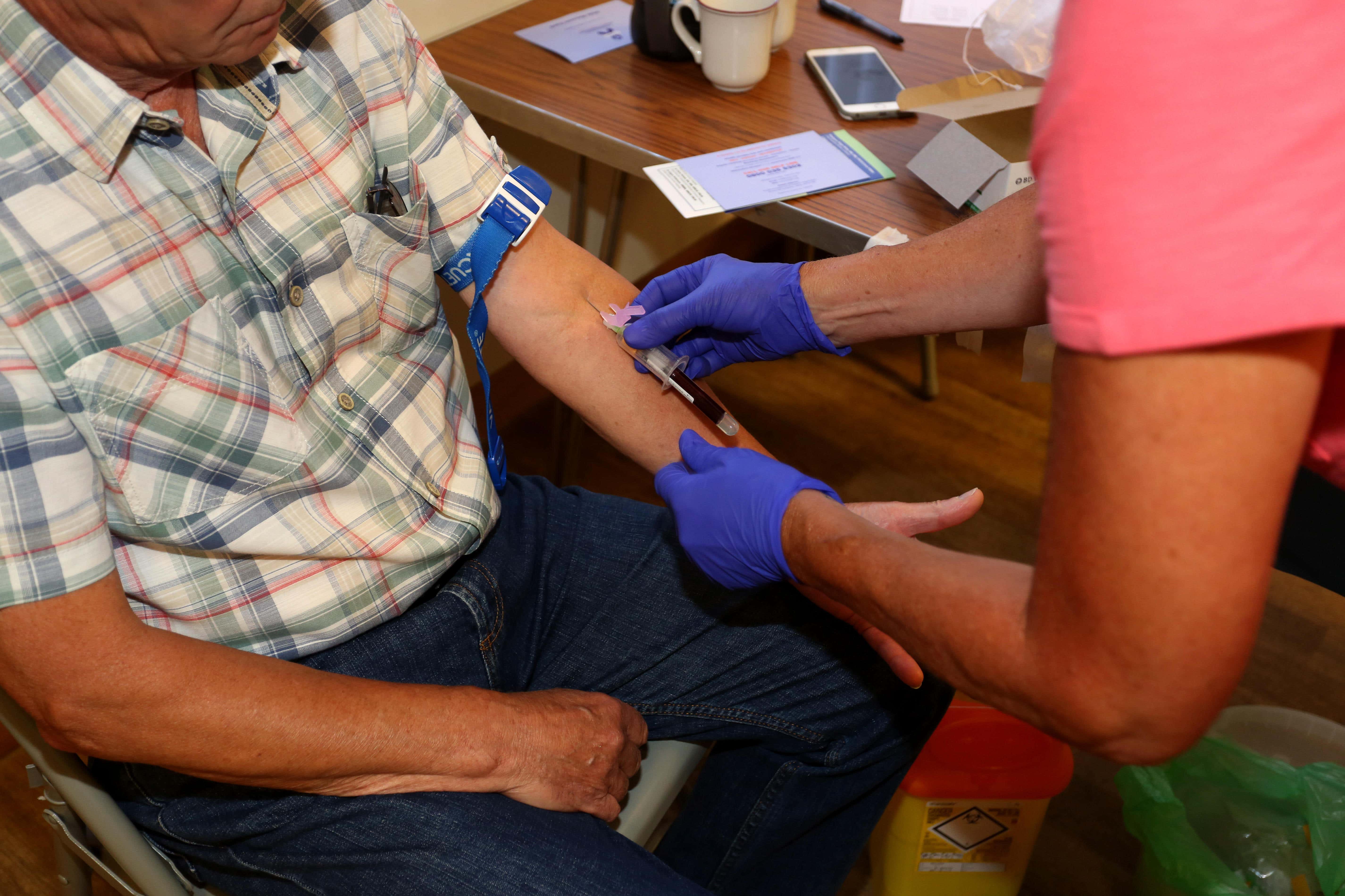 La prueba del antígeno prostático específico (PSA) es un análisis de sangre que se utiliza para detectar enfermedades prostáticas como el cáncer de próstata o el agrandamiento de próstata