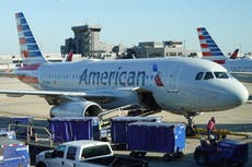 Demandan a American Airlines por no brindar asistencia médica oportuna en vuelo