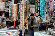 China reduce el monto mínimo para reembolsos de impuestos a turistas para impulsar el gasto