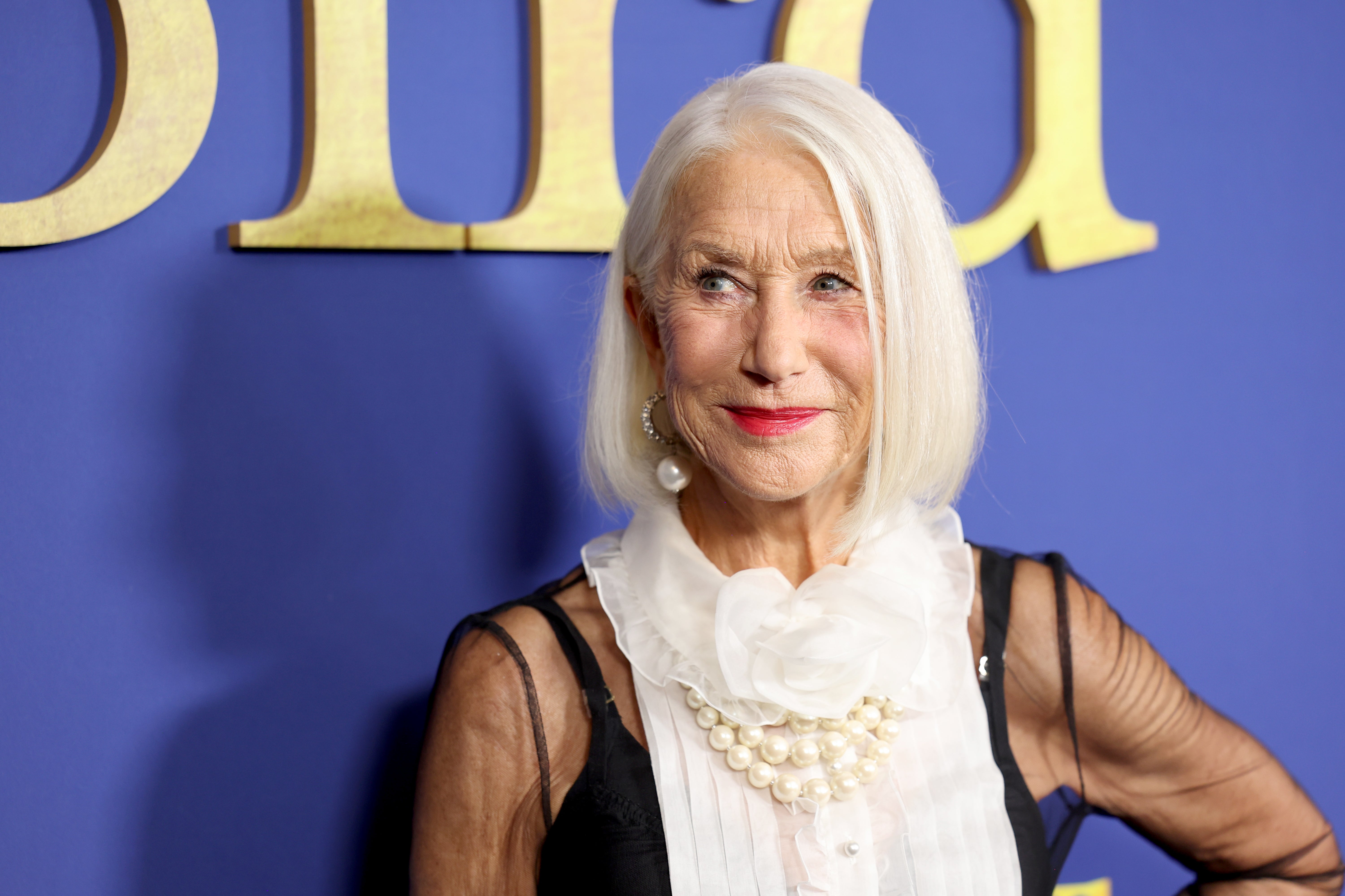Helen Mirren dice que la vejez es algo que la gente debe “aceptar”