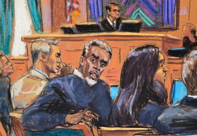 <p>El juez de distrito Arun Subramanian entrevista a posibles miembros del jurado mientras Sean “Diddy” Combs se sienta con su equipo legal, al comienzo de su juicio por tráfico sexual en Nueva York</p>