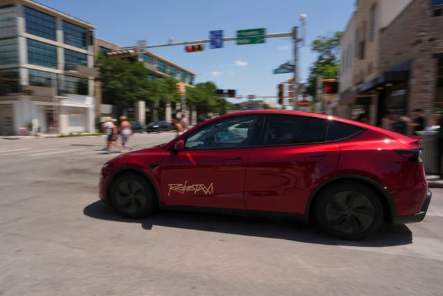 TESLA-ROBOTAXIS